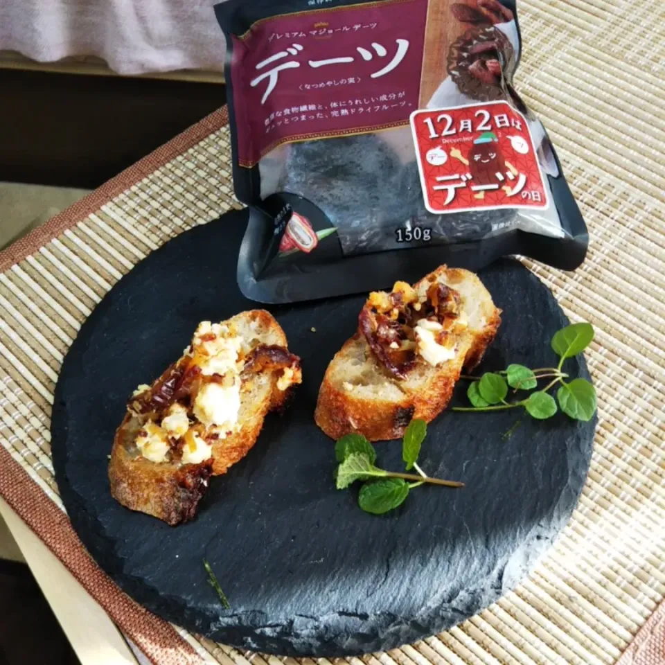 Snapdishの料理写真:デーツとクリームチーズのおつまみ|keihaさん