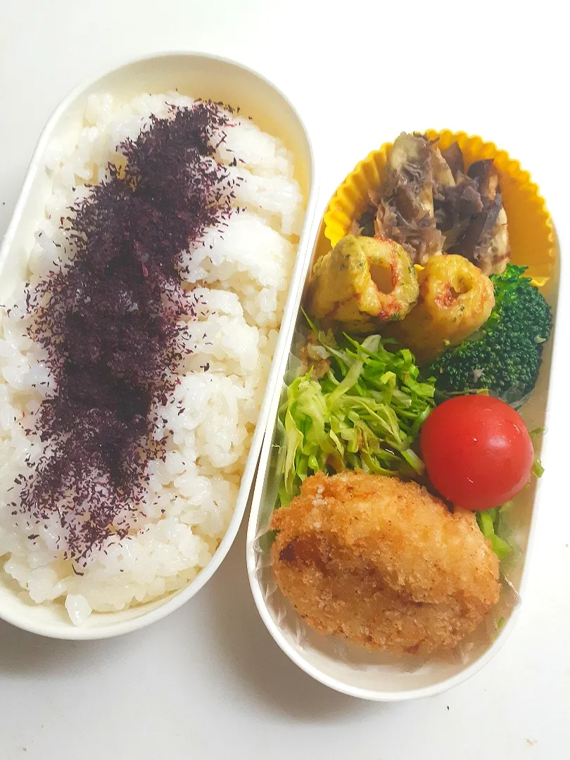 ☆中学生弁当☆ゆかりごはん、無限茄子、カレー竹輪、ブロッコリー、ミニトマト、キャベツ、シラスコロッケ|ｼｮｺﾗさん