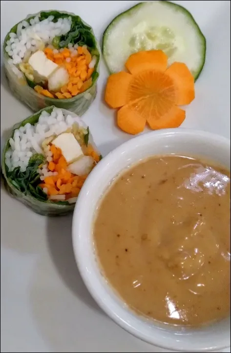 I had Fresh Rice Paper Rolls (Goi Cuon) with Roasted Sesame Sauce from Pho Hoa, a Vietnamese restaurant.|Rachelle CB (ラシェル • ウィルソン)さん