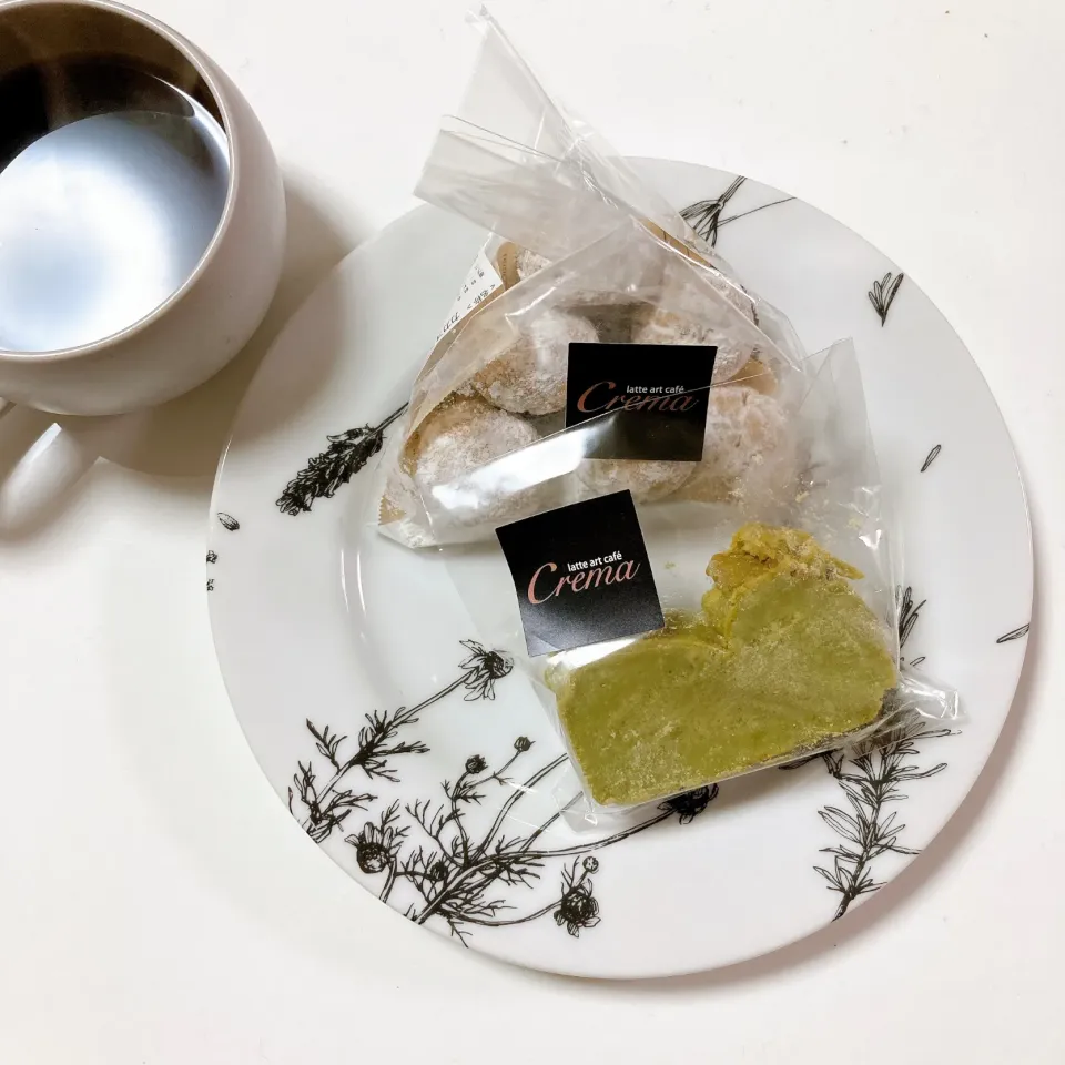 抹茶とホワイトチョコのテリーヌと　　　カカオスノーボール⛄️☕️|ちゃみこさん