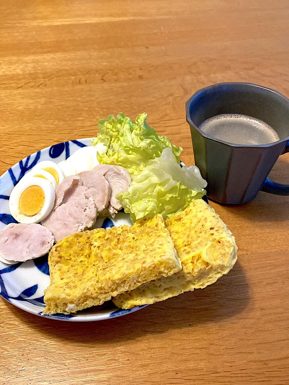 Snapdishの料理写真:朝ごはん  オートミールの蒸しパン|aireimamaさん