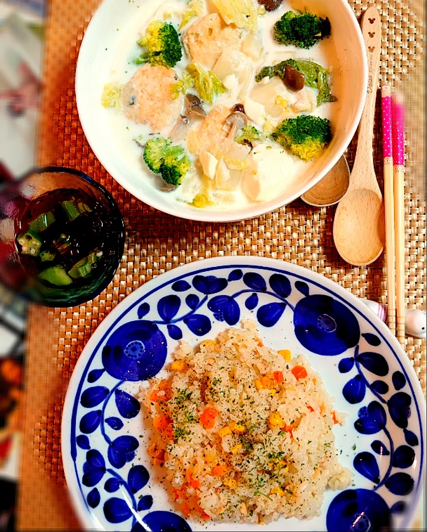 ツナピラフ、鶏団子と白菜のミルクスープで夕ご飯🍴|ポチさん