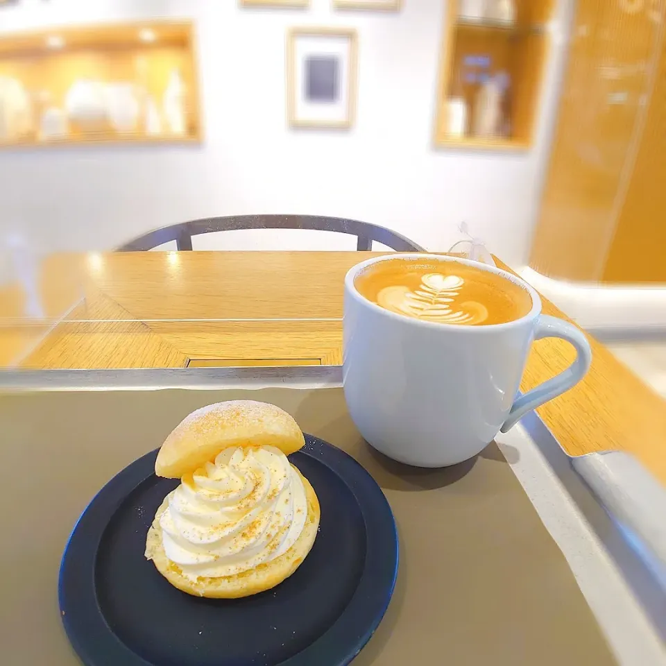 【Cafe☕】セムラ、カフェラテ|Rie*さん