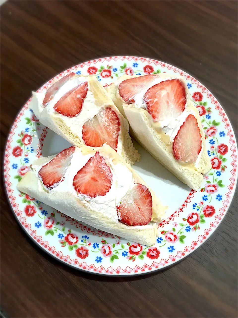 初🍓フルーツサンド|こずえさん