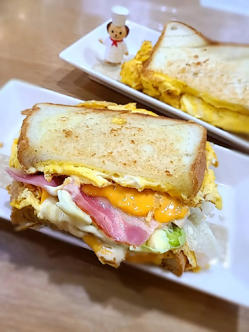 フライパンでBLTホットサンド🥪😋|みぽりん♪さん