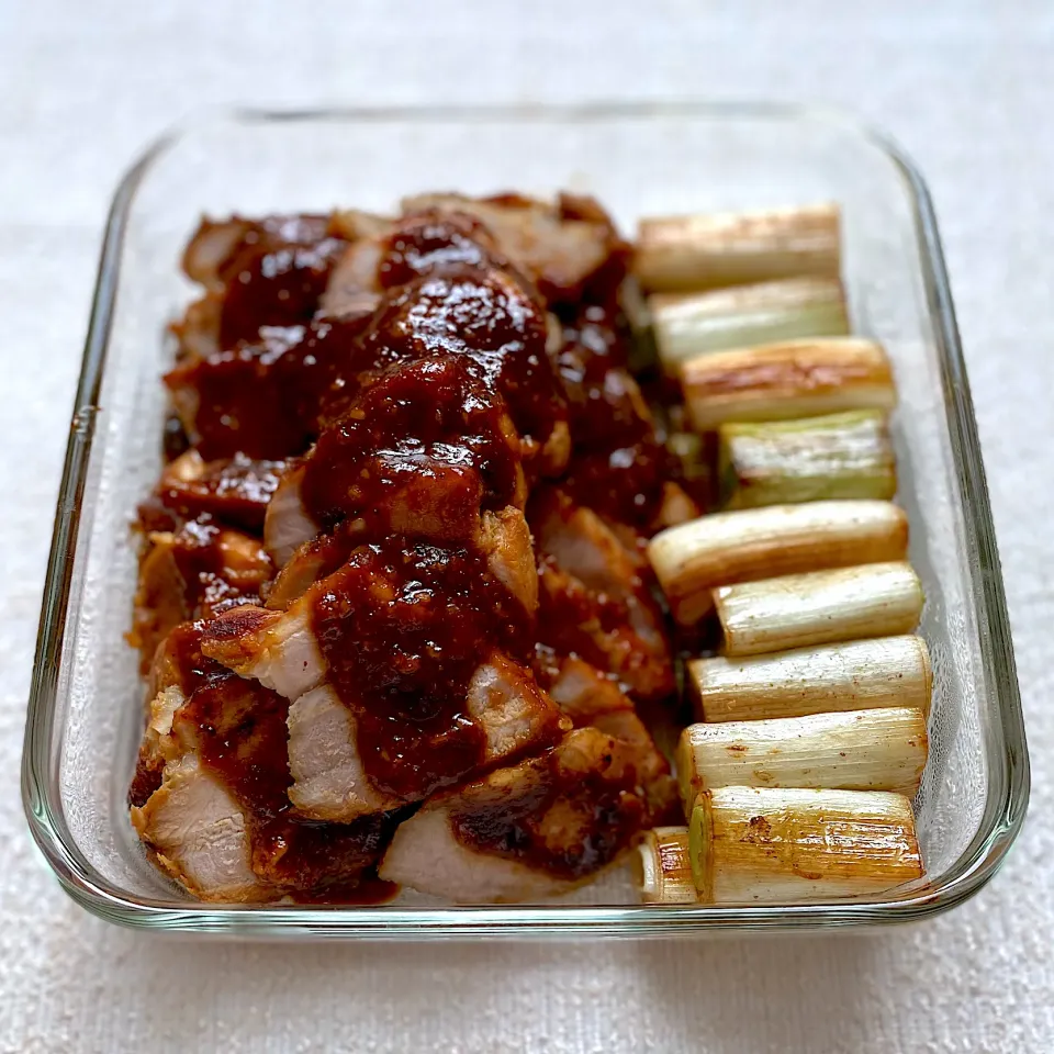 糀甘酒の味噌チャーシューと焼きねぎ🤎🥩🤎|ゆきぽん@ゆきの家飲み料理さん