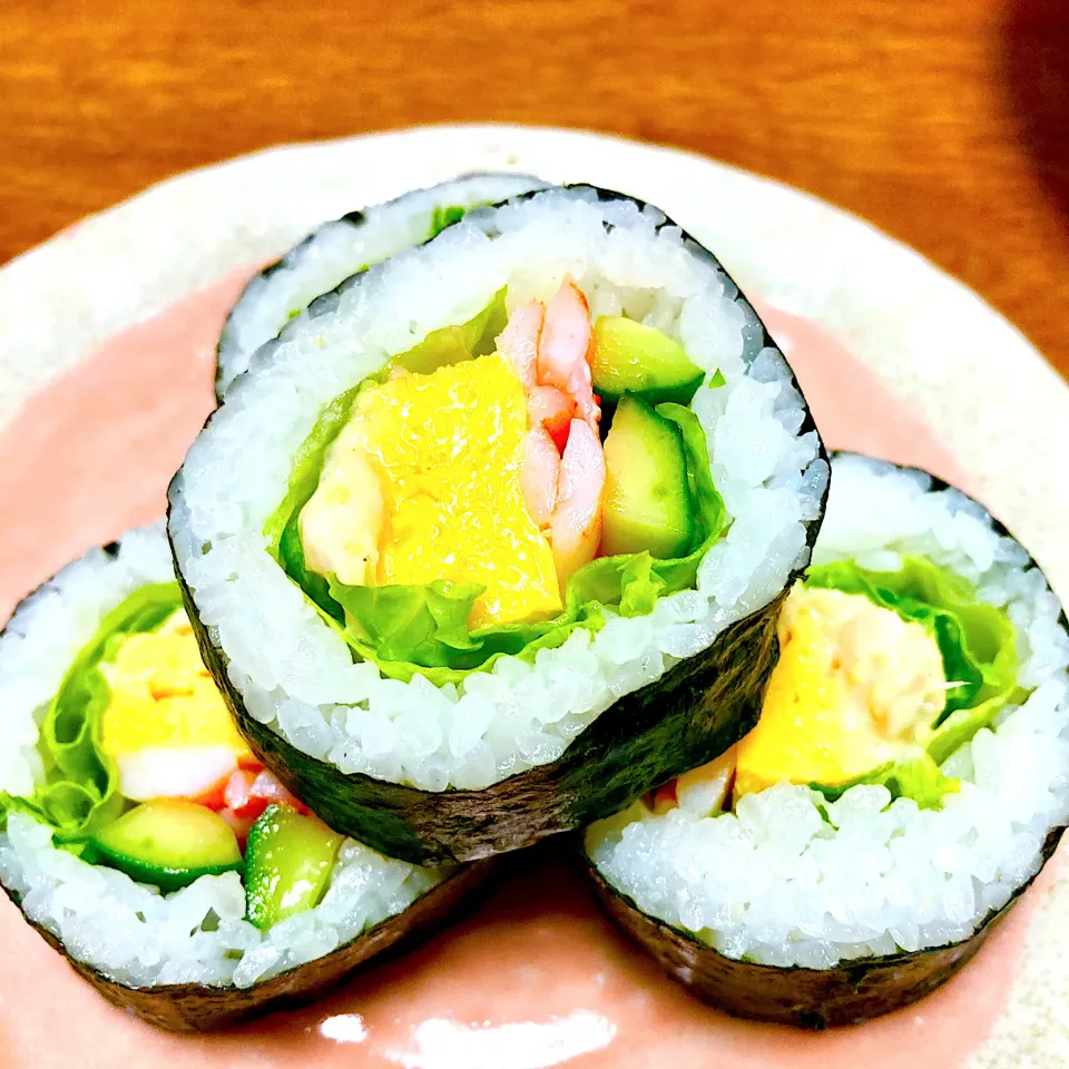 海老サラダ巻き🥗すし飯少な目でね💕|まいりさん