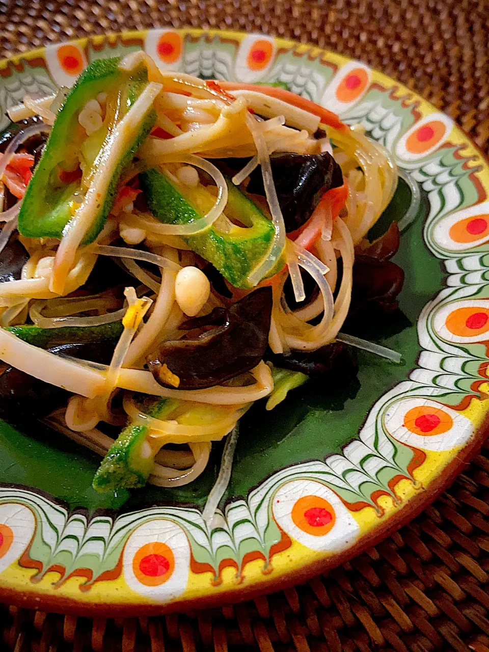 キクラゲとオクラのエノキのサラダ🥗グリーンカレーペースト和え|ジュンコ バイヤーさん