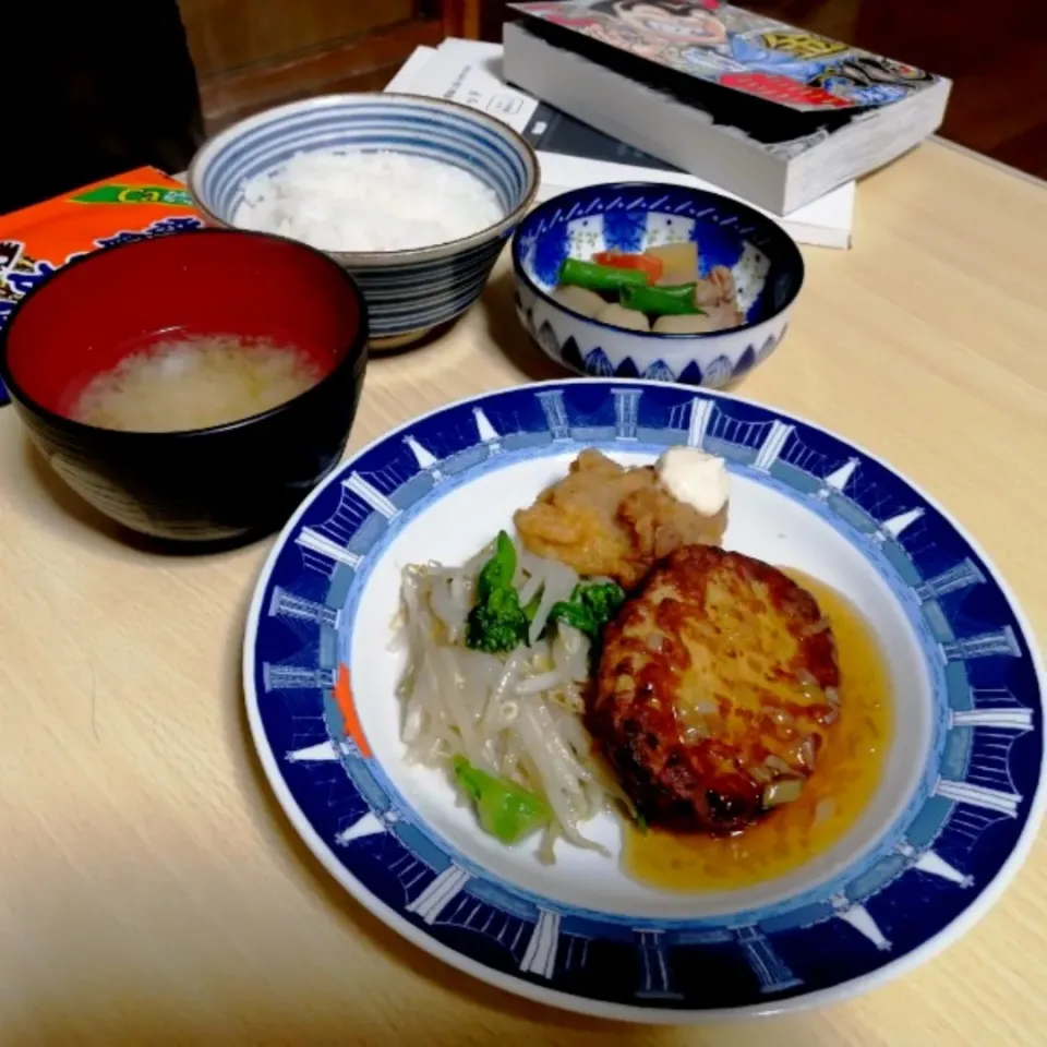 豆腐ハンバーグと唐揚げの盛り合わせ
筑前煮
ごはん
みそ汁。|ariyo4200さん