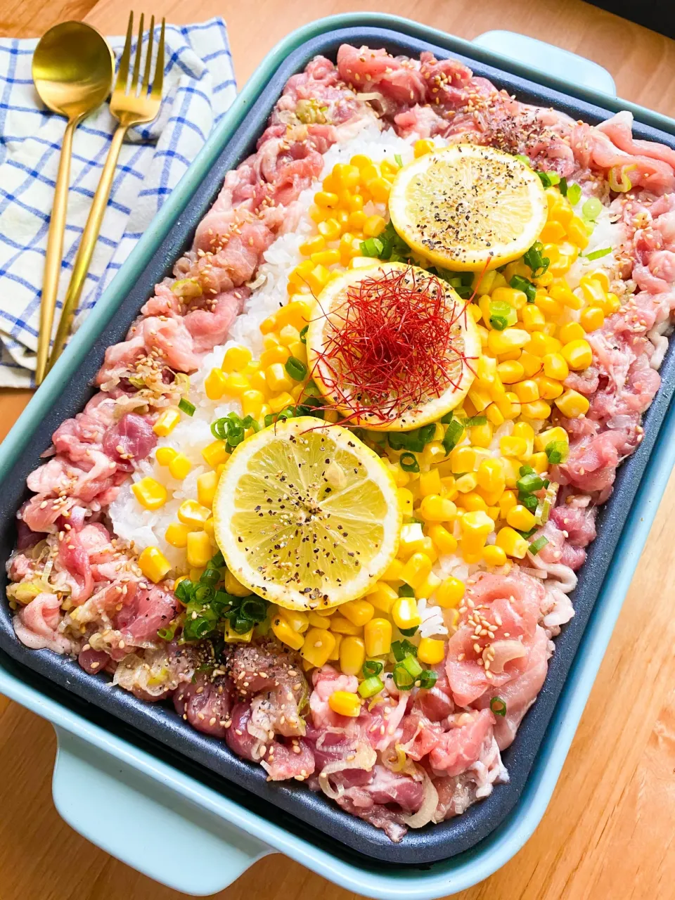 Snapdishの料理写真:塩だれポークのレモンペッパーランチ🐷🍽|suzuさん