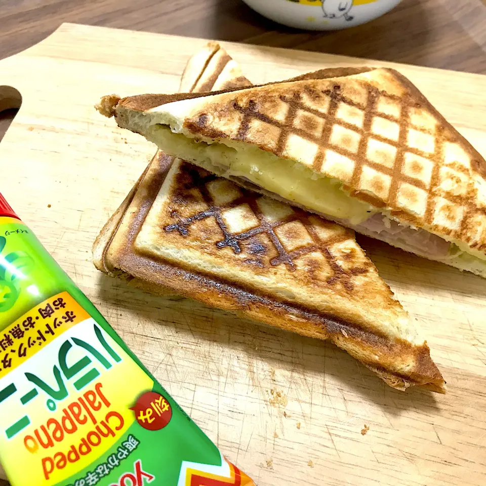 アボカドハムチーズのHOTホットサンド|morimi32さん