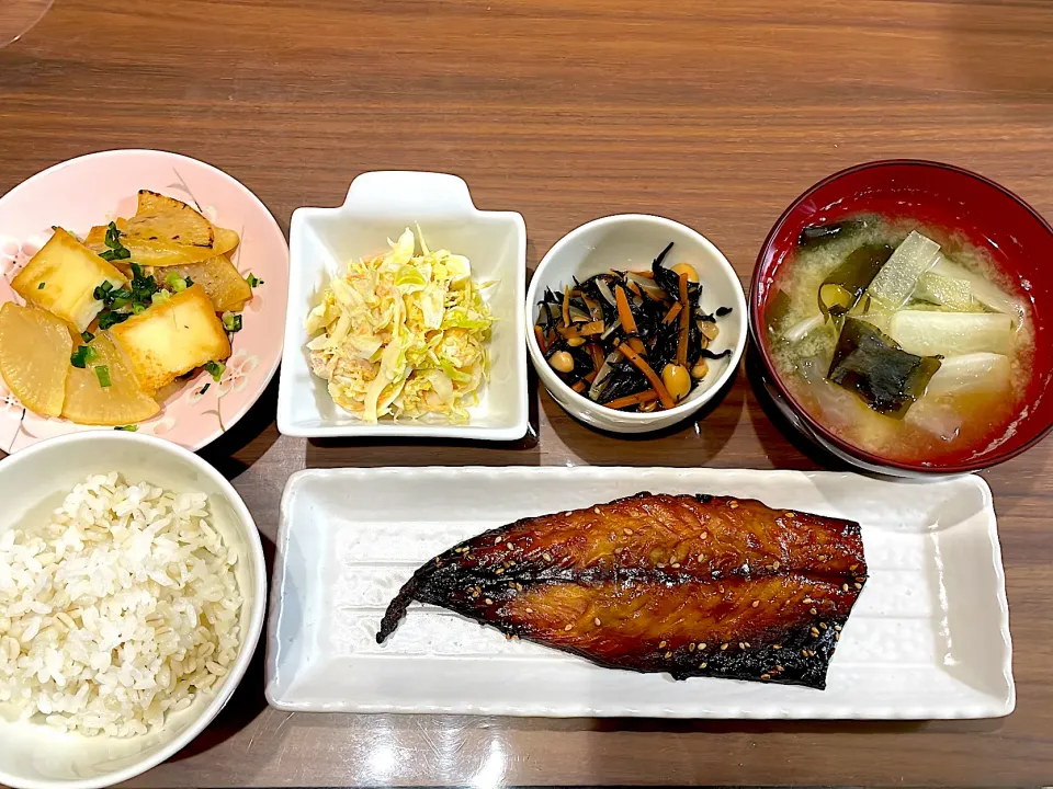 鯖みりん　大根の味噌汁　ひじきの煮物　コールスロー風卵サラダ　厚揚げと大根の味噌炒め|おさむん17さん