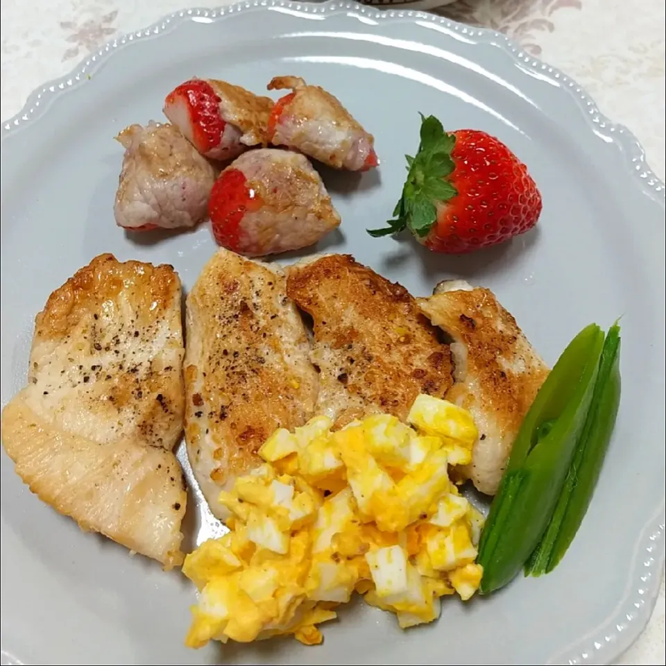 Snapdishの料理写真:☆今日の晩ごはん☆　カレン食堂「友達から始まる恋」　鶏肉の塩麹焼き|hamamaさん