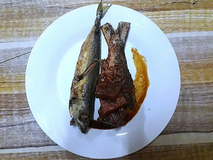 Fried fish with tofu and oyster sauce.|lorence_galeさん