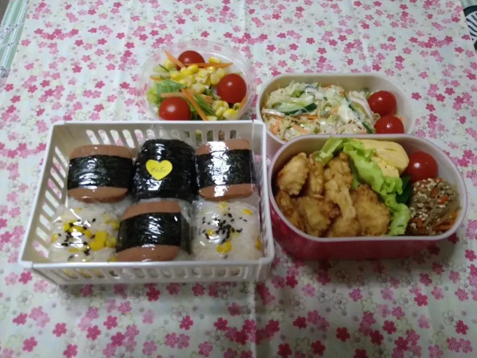 Snapdishの料理写真:彼弁当
自信作のスパムおにぎりと鶏天|ぷるるんっぱさん