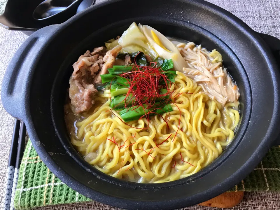 悪魔の肉鍋リメイク🥘とんこつラーメン♡|まなまな♡さん