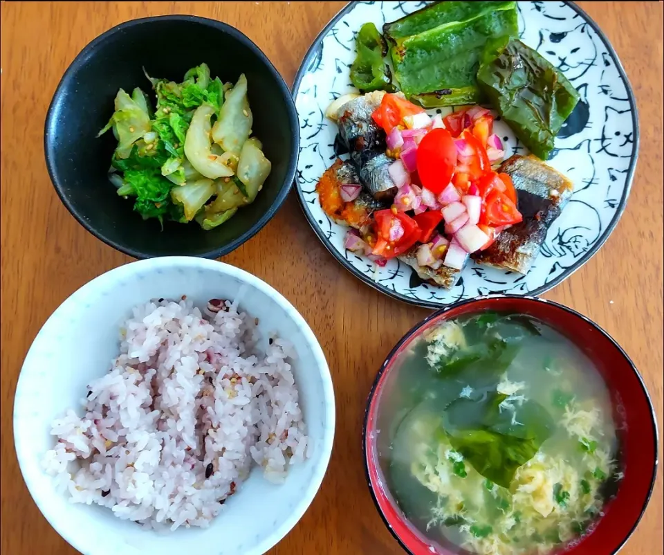 １２月２５日　さんまチーズサンドと焼きピーマンのオニオンマリネソース　白菜と大葉の味噌和え　ブロッコリースプラウトとわかめの卵スープ|いもこ。さん