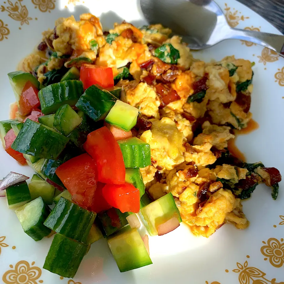 Onion garlic eggs, tomato cucumber|kayoさん