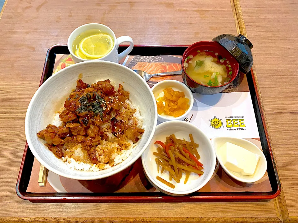 Grilled chicken on rice with miso soup and Hokkaido milk pudding|skyblueさん