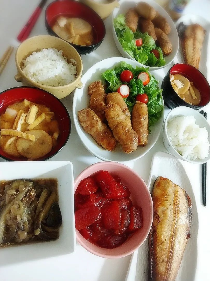 夕食(*^^*)
厚揚げの肉巻き&サラダ🥗
焼魚(ホッケ)
茄子の煮浸し
筋子
お味噌汁(渦巻き麩、豆腐、油揚げ)|プリン☆さん