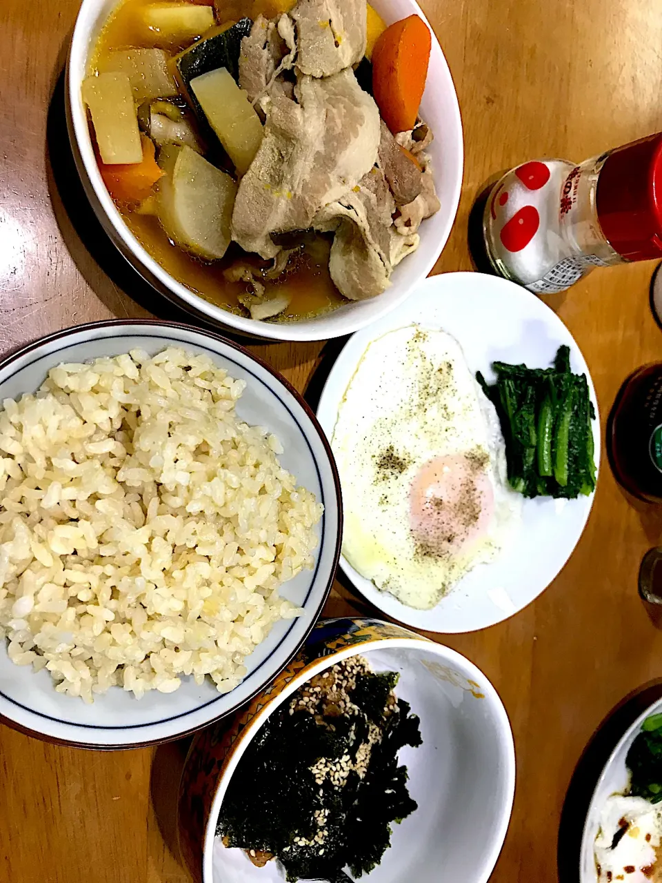 やっぱり最後は豚汁として飲んだ #夕飯 ロウカット玄米ご飯、目玉焼き(ターンオーバーじゃないやつ)春菊ポン酢かけ、海苔納豆、大根カボチャ入り肉じゃが|ms903さん