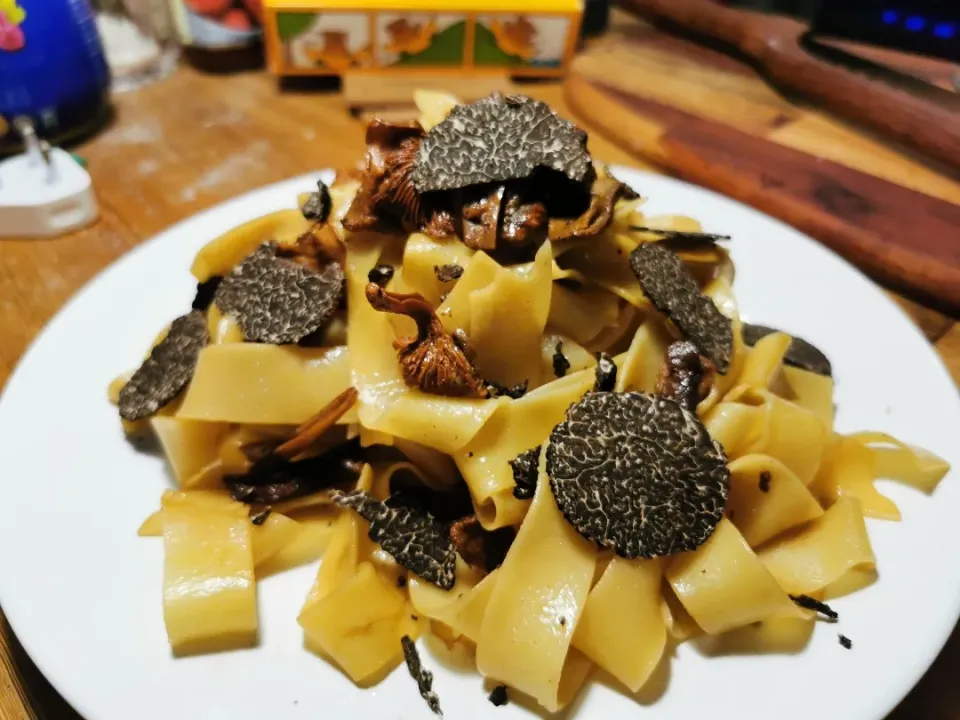 Porcini and Chanterelle Papperdella with Winter Black Truffle|Jessie's Home Kitchenさん