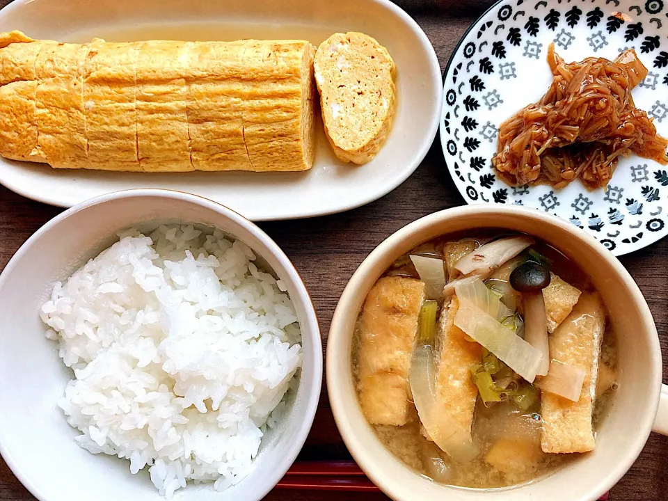 だし巻き玉子と具沢山味噌汁で朝定食☀️🌱|gunlove❤さん