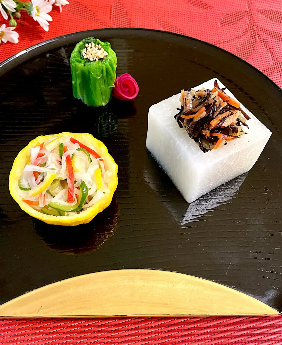 《枡大根とひじきの煮物》《柚子カップで三色なます》|ちゃべさん