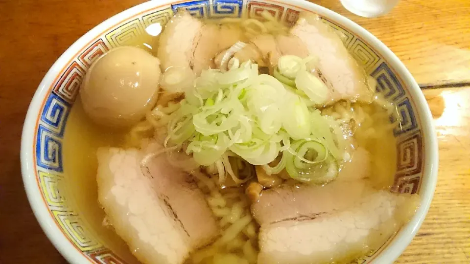 Snapdishの料理写真:【1/28頃までの限定】
【食べログ TOP 5000】
渡なべ
喜多方ラーメン（並、900円）
＋味付玉子（120円）
@高田馬場7分、西早稲田
（JR池袋駅から徒歩28分）
22018|大脇さん