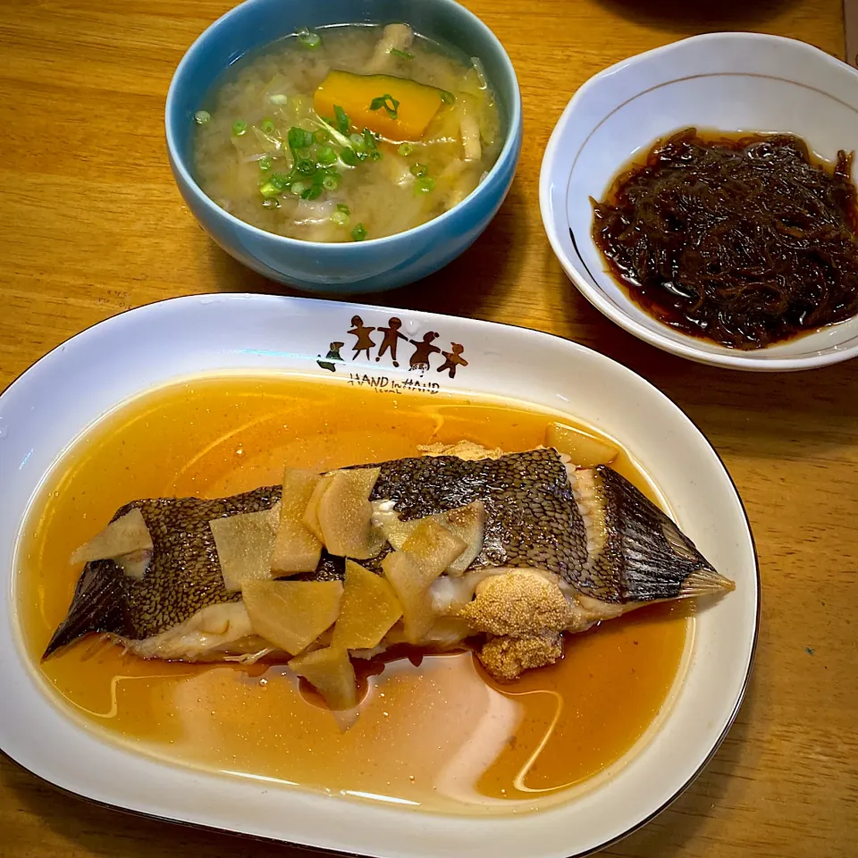 カレイの煮付けと、もずく酢と、南瓜と白菜の味噌汁|もえさん