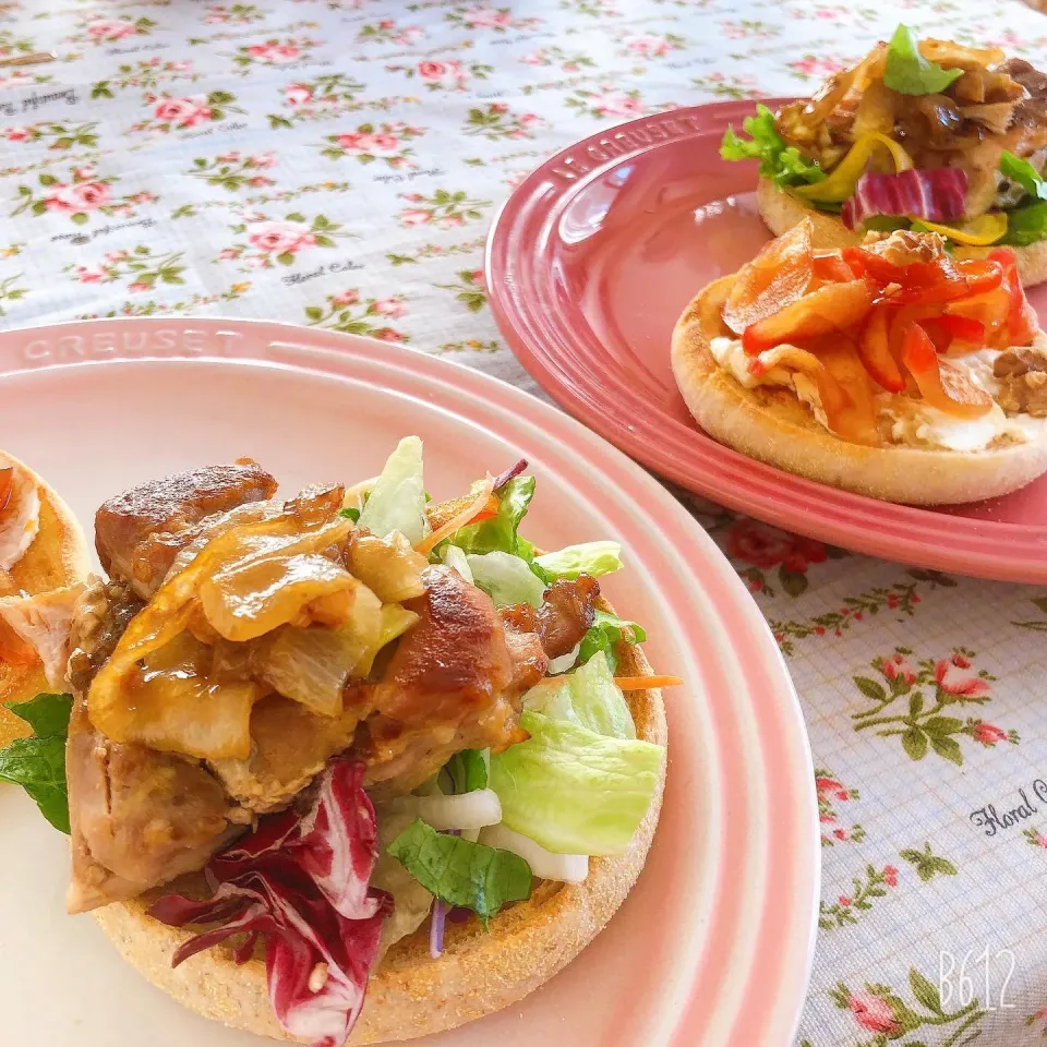 Snapdishの料理写真:ハニーマスタードのチキンソテーサンド🐥🥪
りんごとクリームチーズサンド🍎🐄|sakiさん