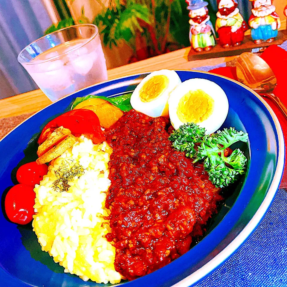 🥕🥦🍅素焼き野菜トッピングの🍛🥄とろとろキーマ😋|Sの食卓さん