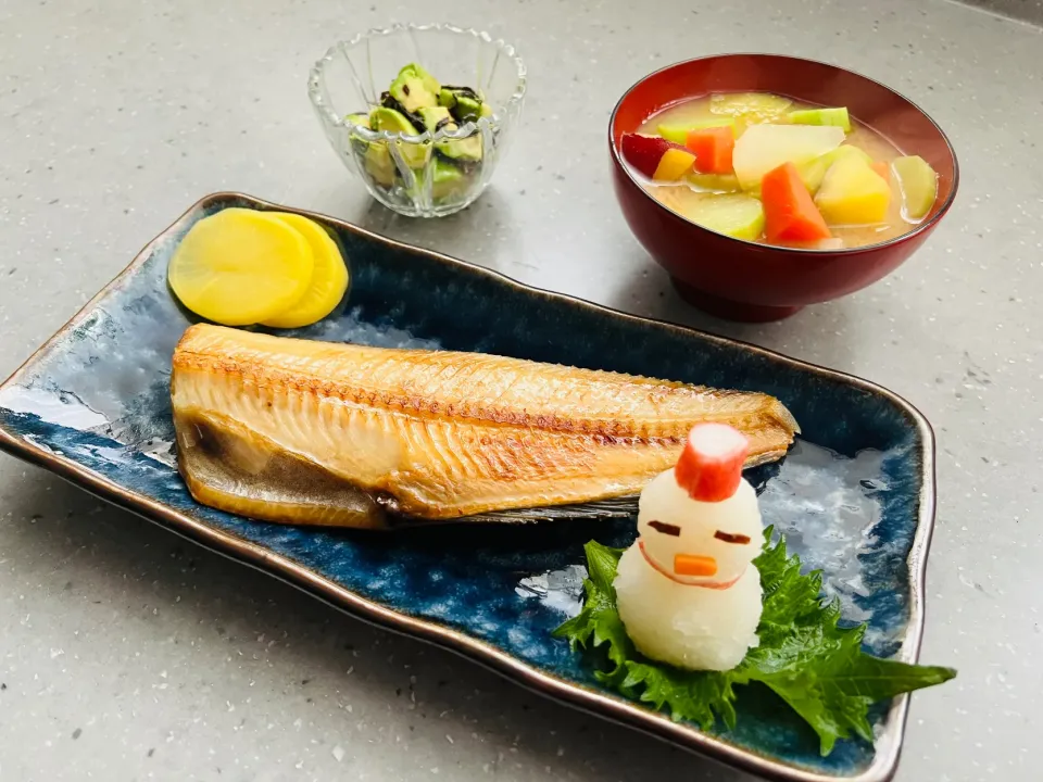 lalapoさんの料理 塩昆布アボカドサラダ🥑と縞ホッケで朝ご飯|バシュランさん