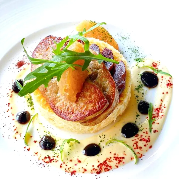 foiegras with red wine poached pear toast brioche and green apple chutney|chef chanさん