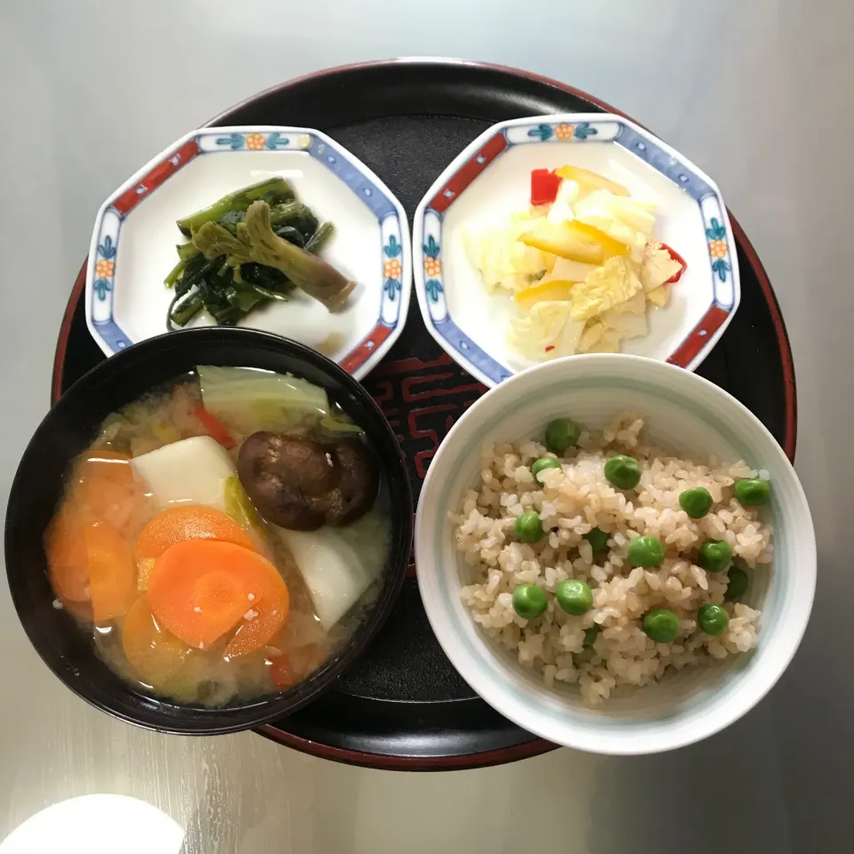 豆ご飯の朝食🍚|ゆうこりんさん