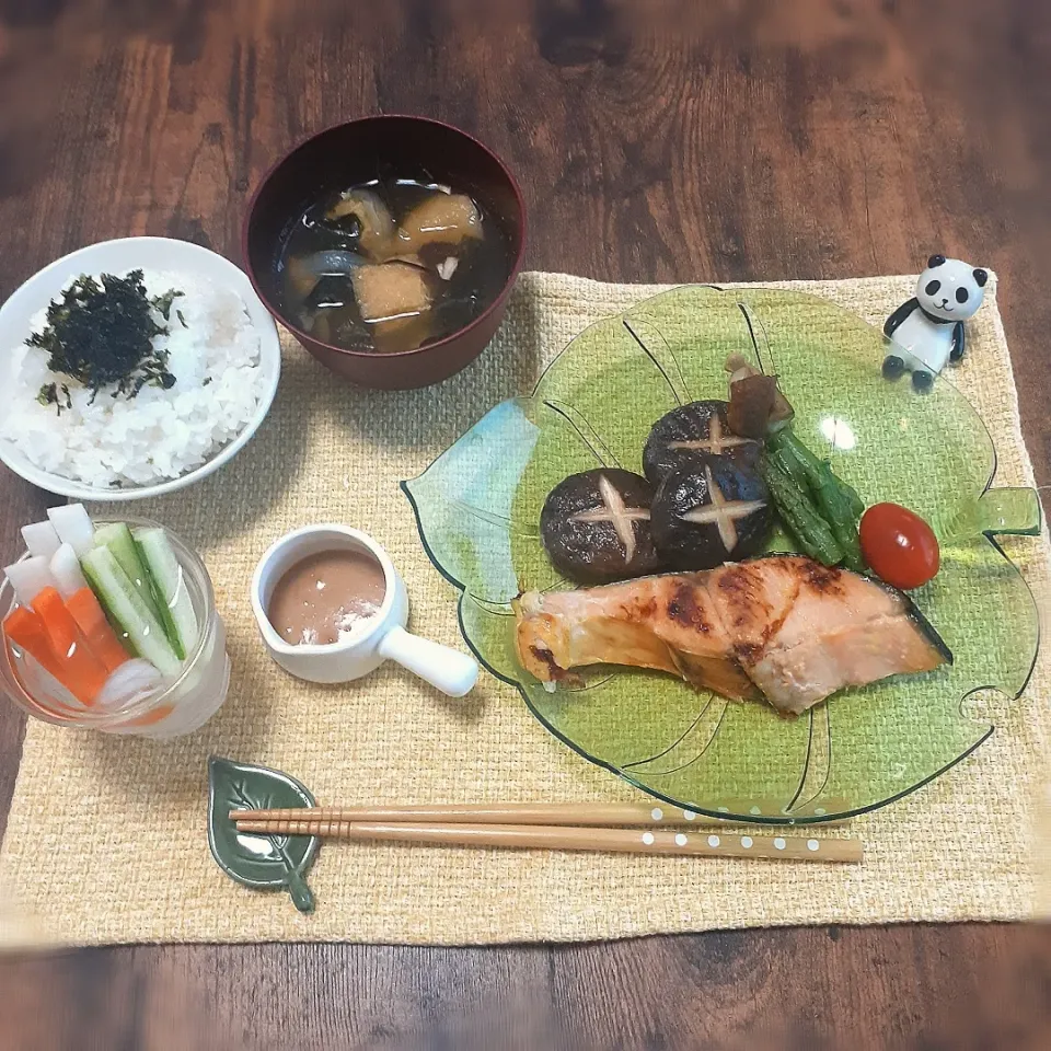 しいたけのバター焼き
鮭の西京焼き
野菜スティック|はるさん