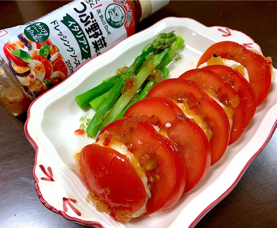 ブルドッグソースでカプレーゼ🍅|がおりんさん