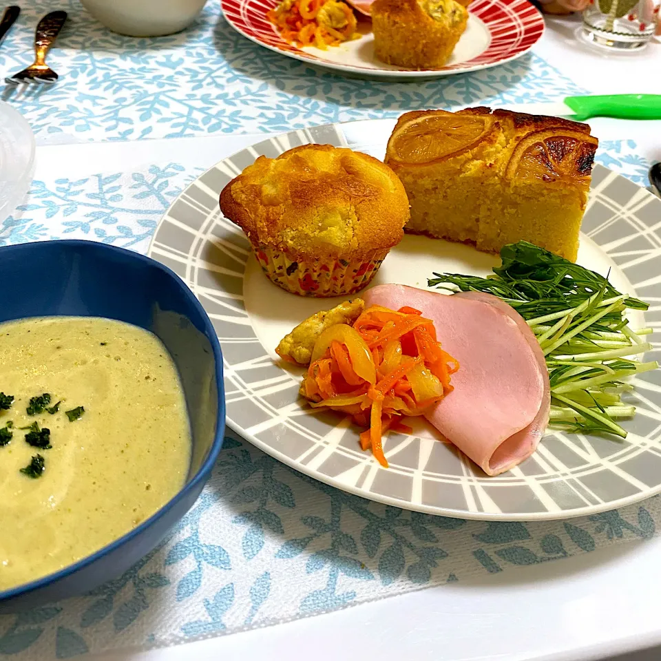 Snapdishの料理写真:りさこさんの料理 ブロッコリーの冷製スープ🥦|りさこさん