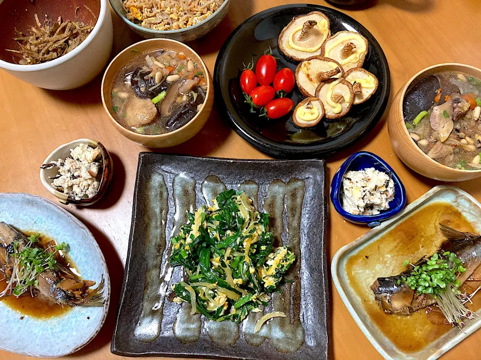 土曜日の晩御飯♡簡単薬膳スープ、ニラ玉、おから煮、鰯の煮付け、椎茸のマヨ焼き|さくたえさん