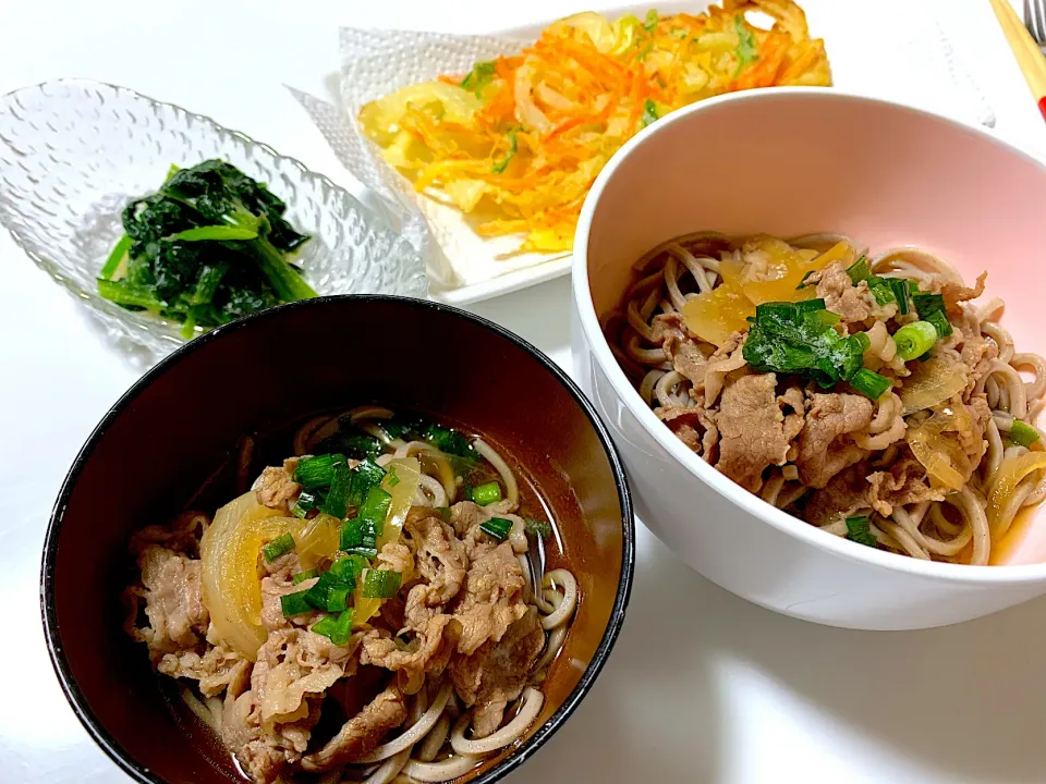 Snapdishの料理写真:あったか肉蕎麦　野菜かき揚げ　ほうれん草のおひたし|ゆりえさん