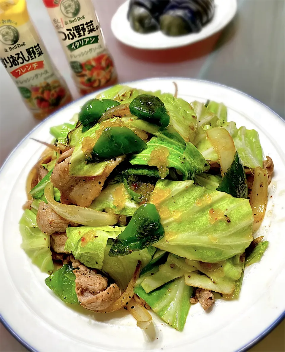 Snapdishの料理写真:ドレッシングソースde肉野菜炒め|Catherineさん