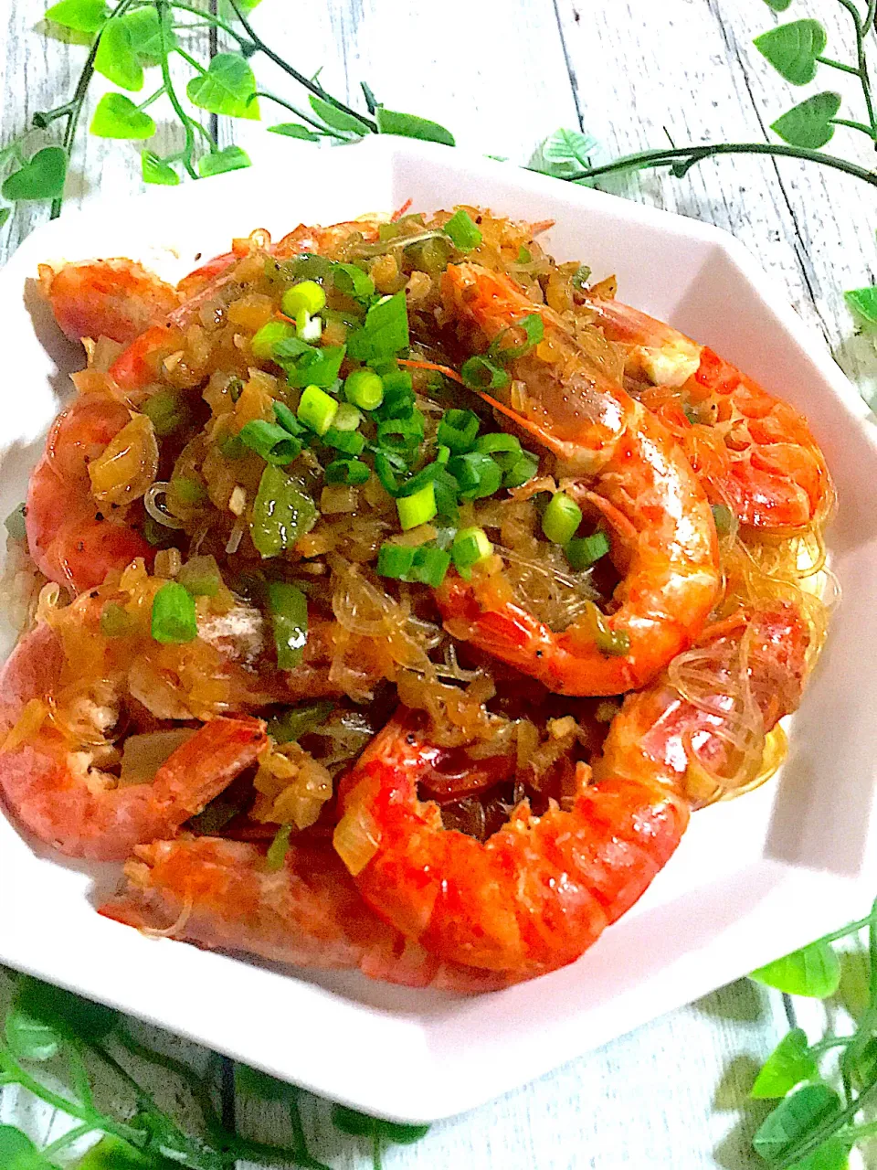 有頭海老と春雨の黒胡椒オイスターソース煮🦐|🌺🌺Foodie🌺🌺さん