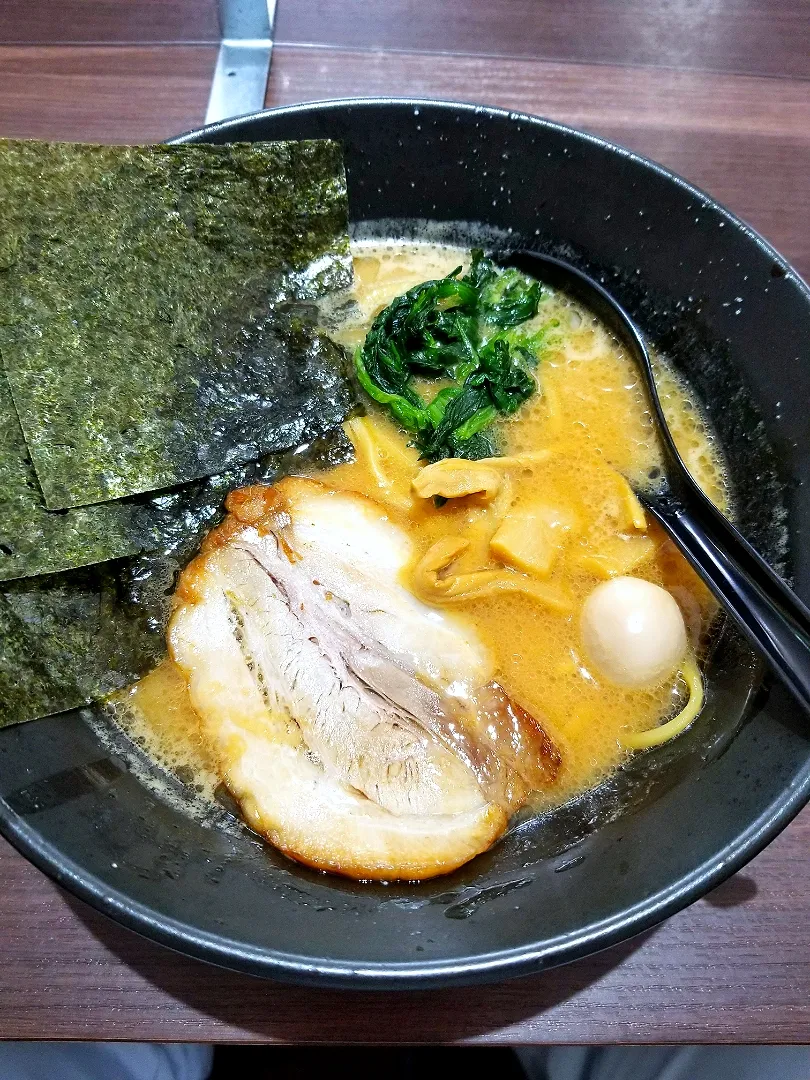 豚骨醤油ラーメン|nobさん