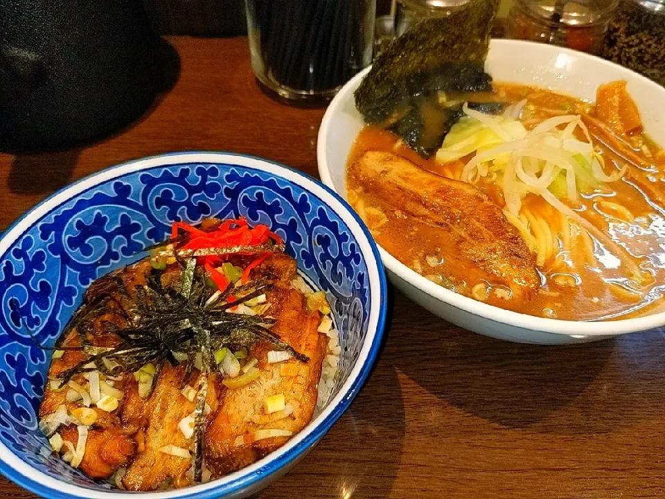 夜勤明け所要で昼迄掛かった為に今年初となったラーメン六三四屋でランチセットを食しました|Tarou  Masayukiさん