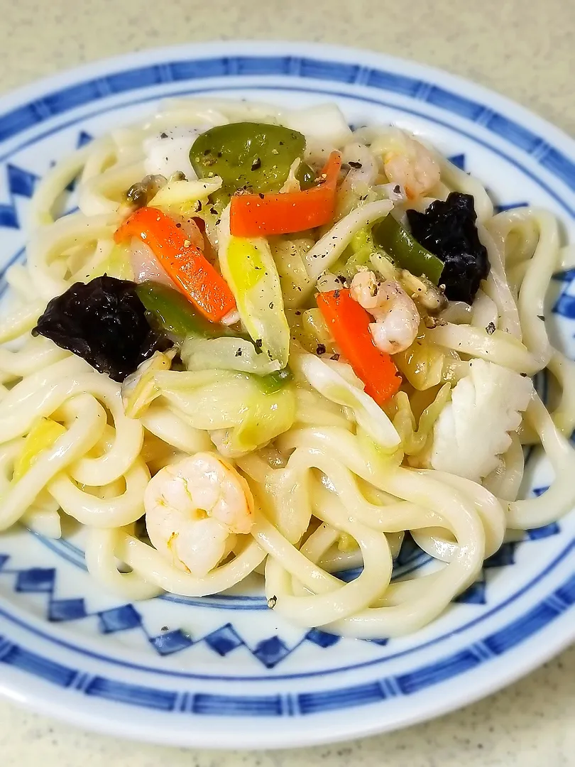 冷凍野菜とシーフードミックスの焼きうどん|ぱんだのままんさん