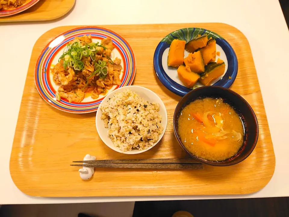 今日の夕食　豚キムチ春雨炒め、かぼちゃの塩麹煮、玄米、落とし卵の味噌汁|pinknari🐰🌈さん