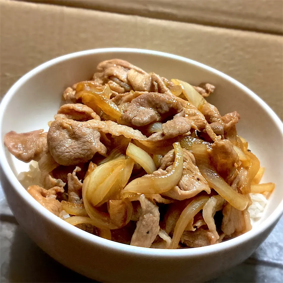 今夜はニンニク醤油をたっぷり効かせた、スタミナ丼を頂きました🧄😊👍|ギムレットさん