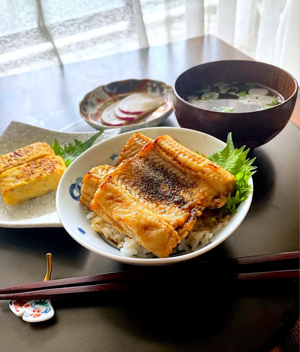 穴子丼〜低温調理で穴子ふっくら|とんちんさん