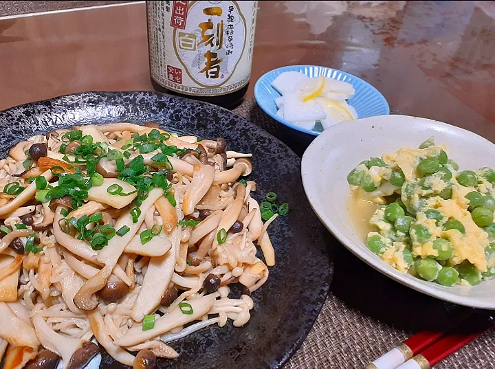 キノコのバター醤油

えんどう豆の卵とじ|びせんさん