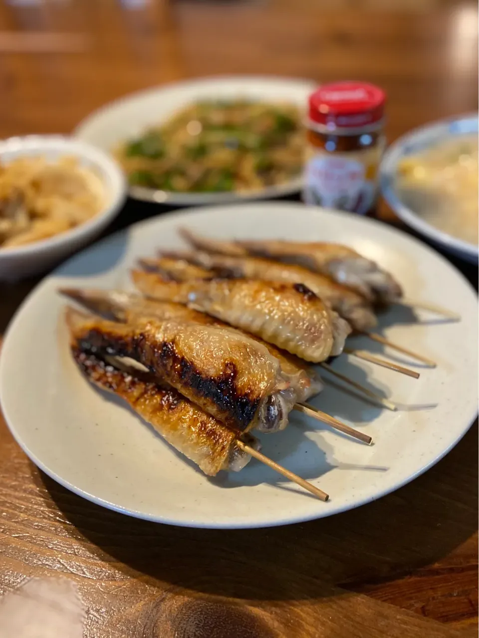 1/26の夕食　鶏手羽焼きにハリッサでつまみに！|yoneさん